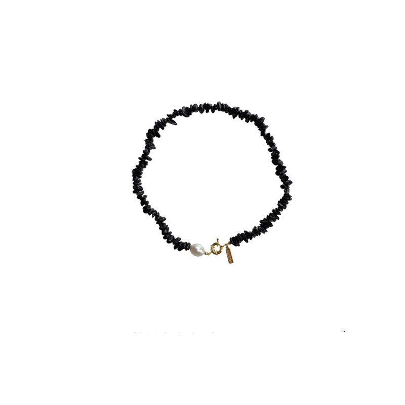 Elegant Pearl Choker