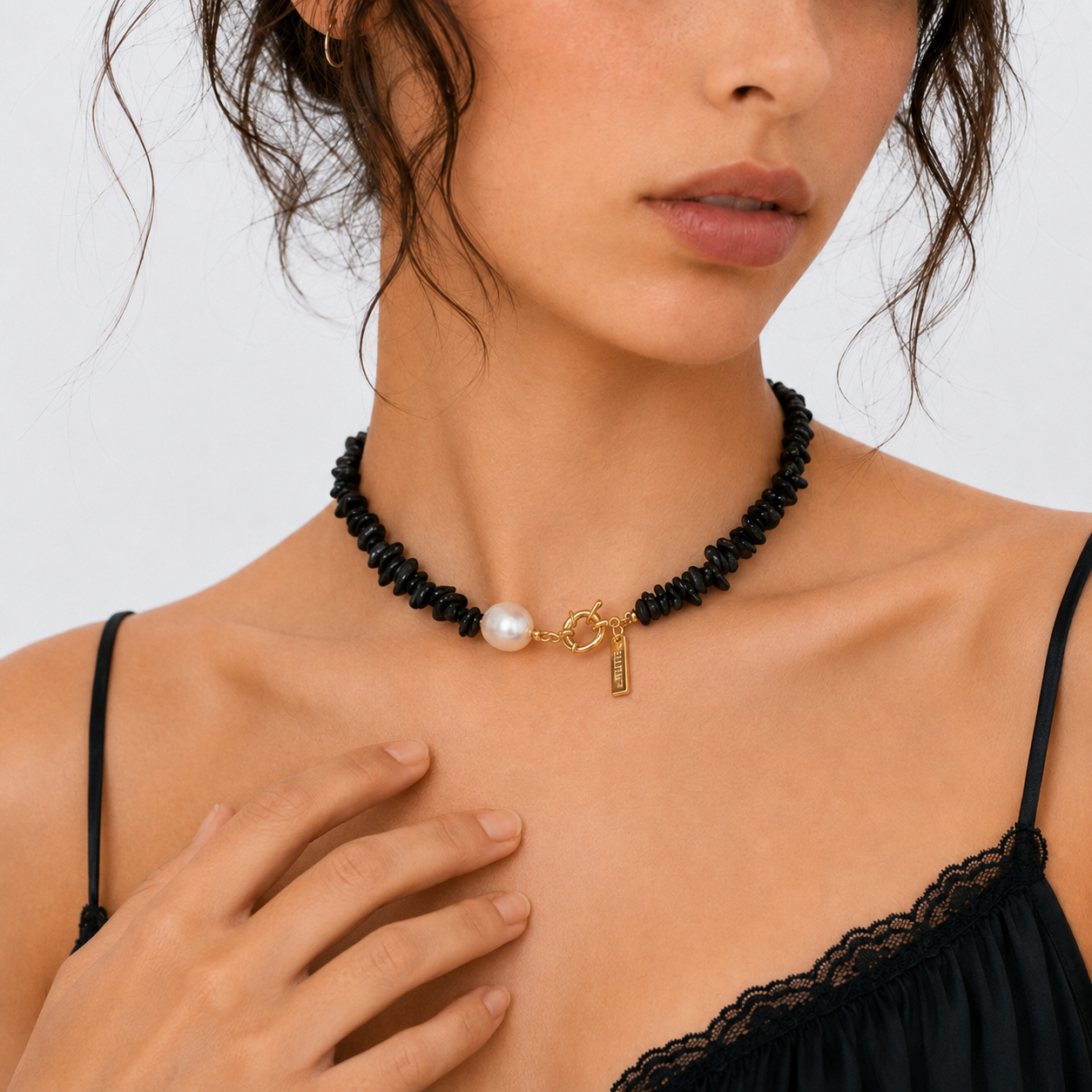 Elegant Pearl Choker