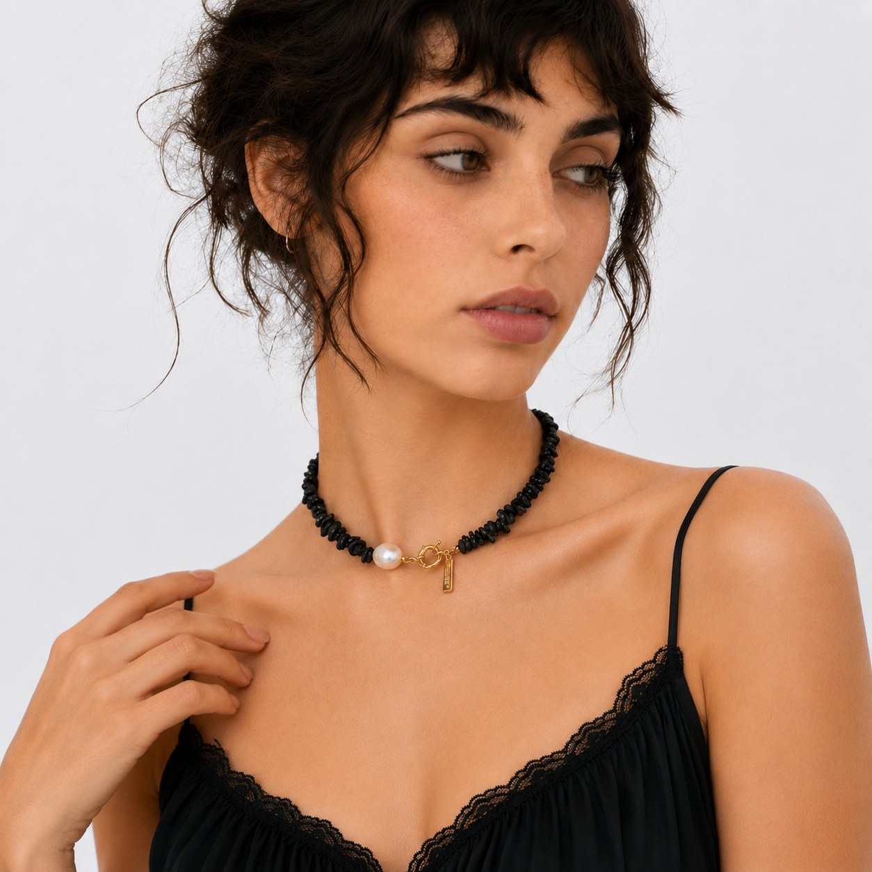 Elegant Pearl Choker