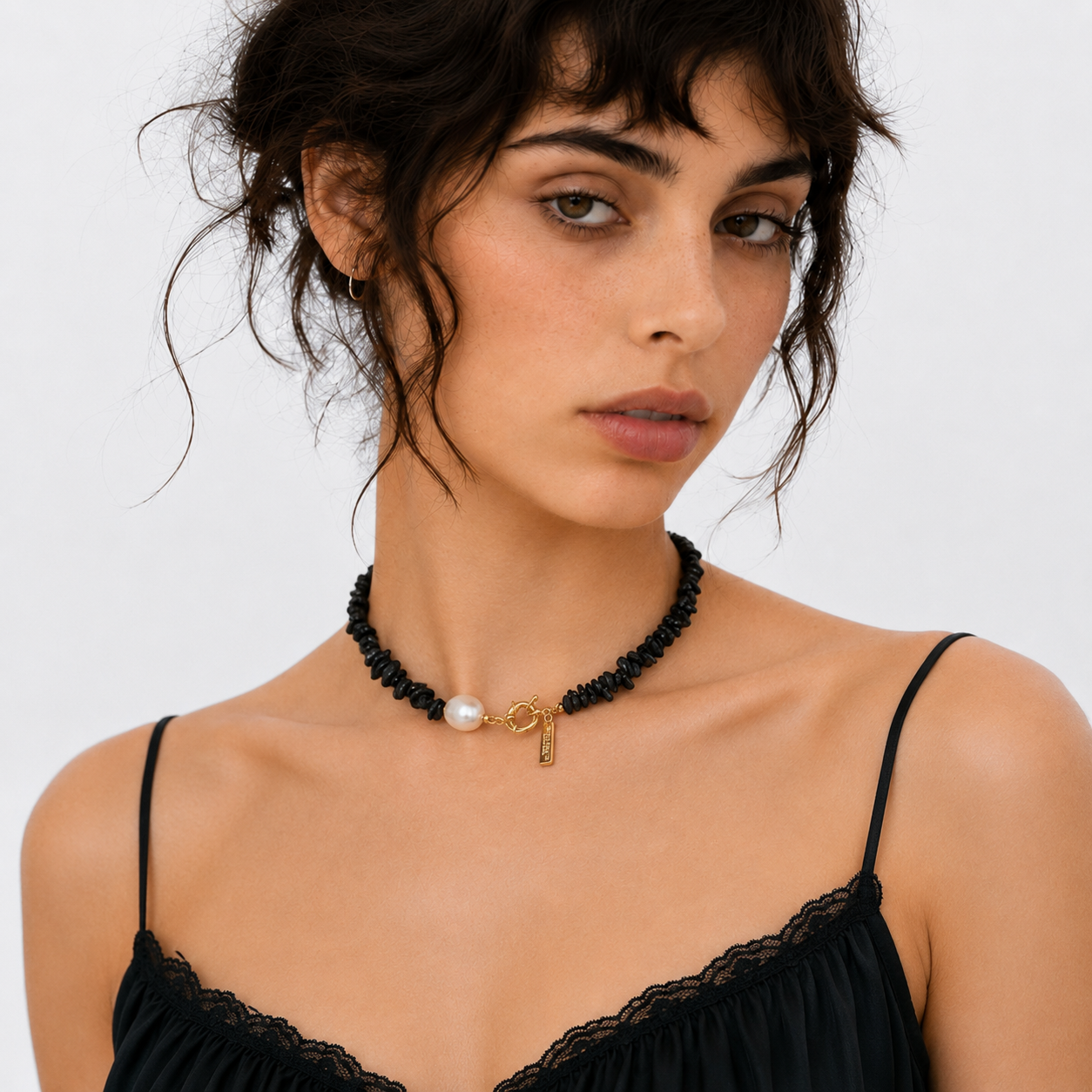 Elegant Pearl Choker