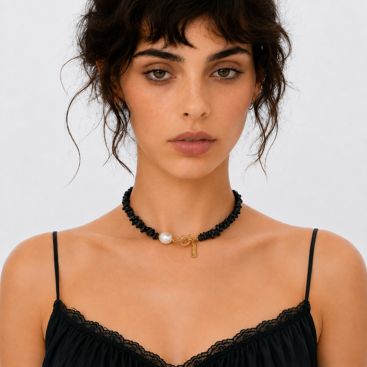 Elegant Pearl Choker