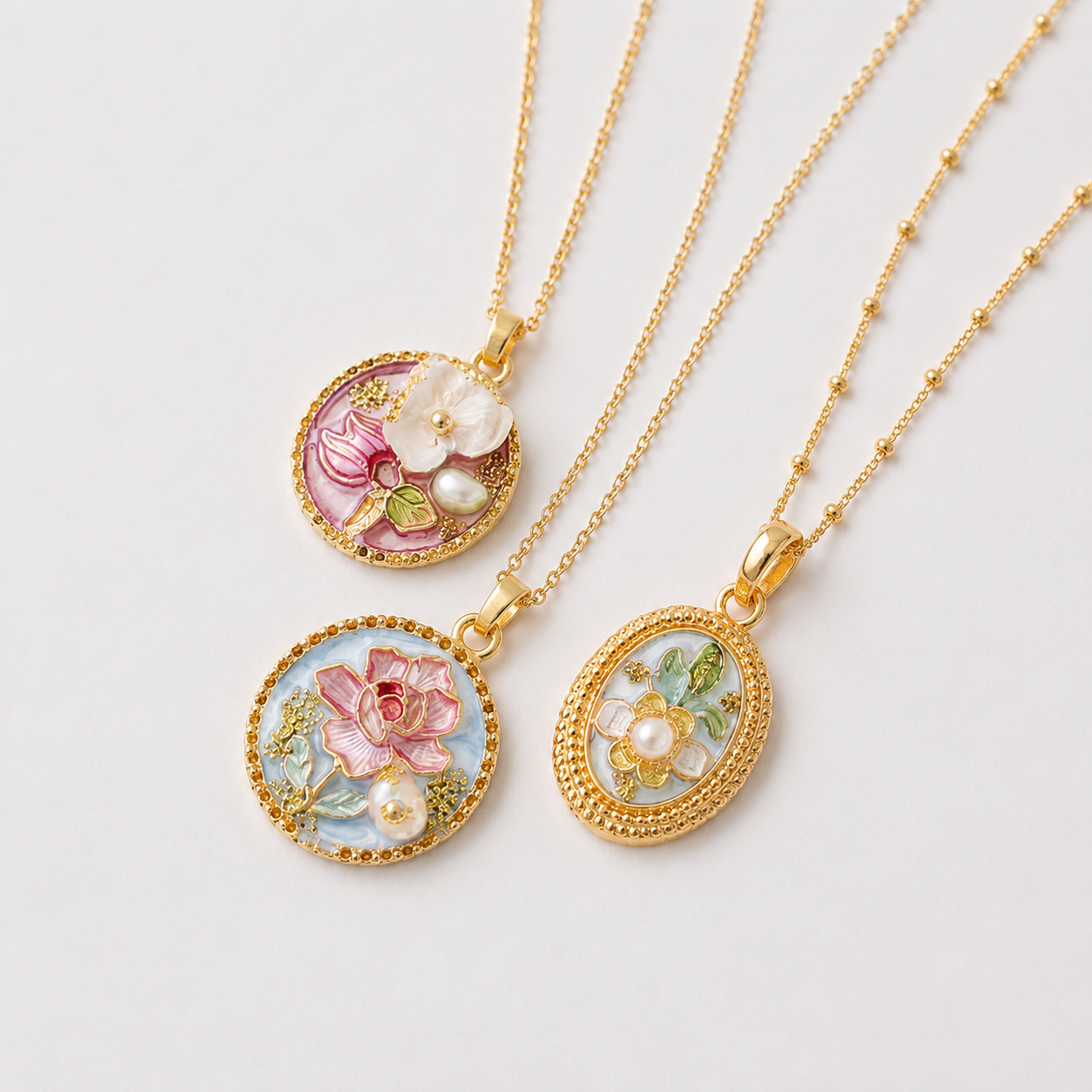 Vintage Oval Pendant Necklace